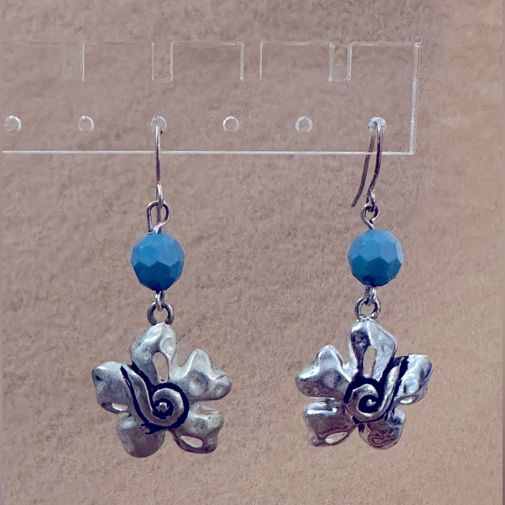 Silver Flower Wire Earrings w/blue bead